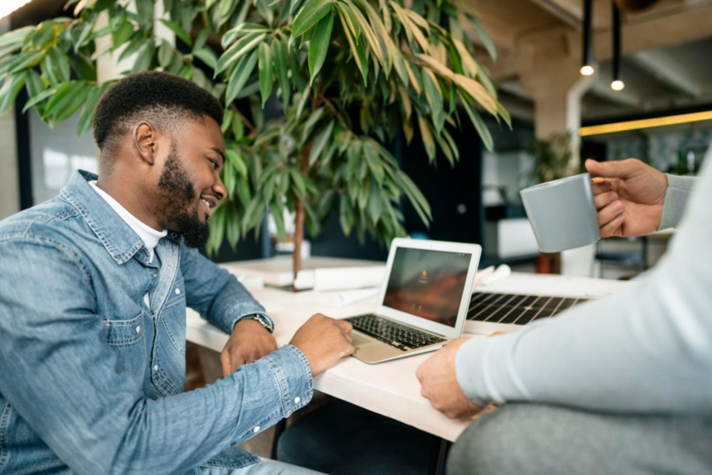 Diverses configurations d'appareils montrant la compatibilité multiplateforme